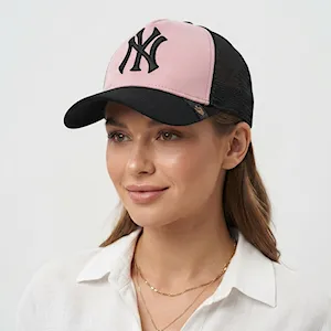 کلاه بیسبالی پشت تور سوئیت NY